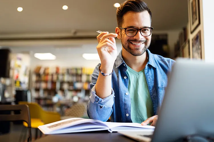 Os números mostram os benefícios do curso de inglês para a carreira